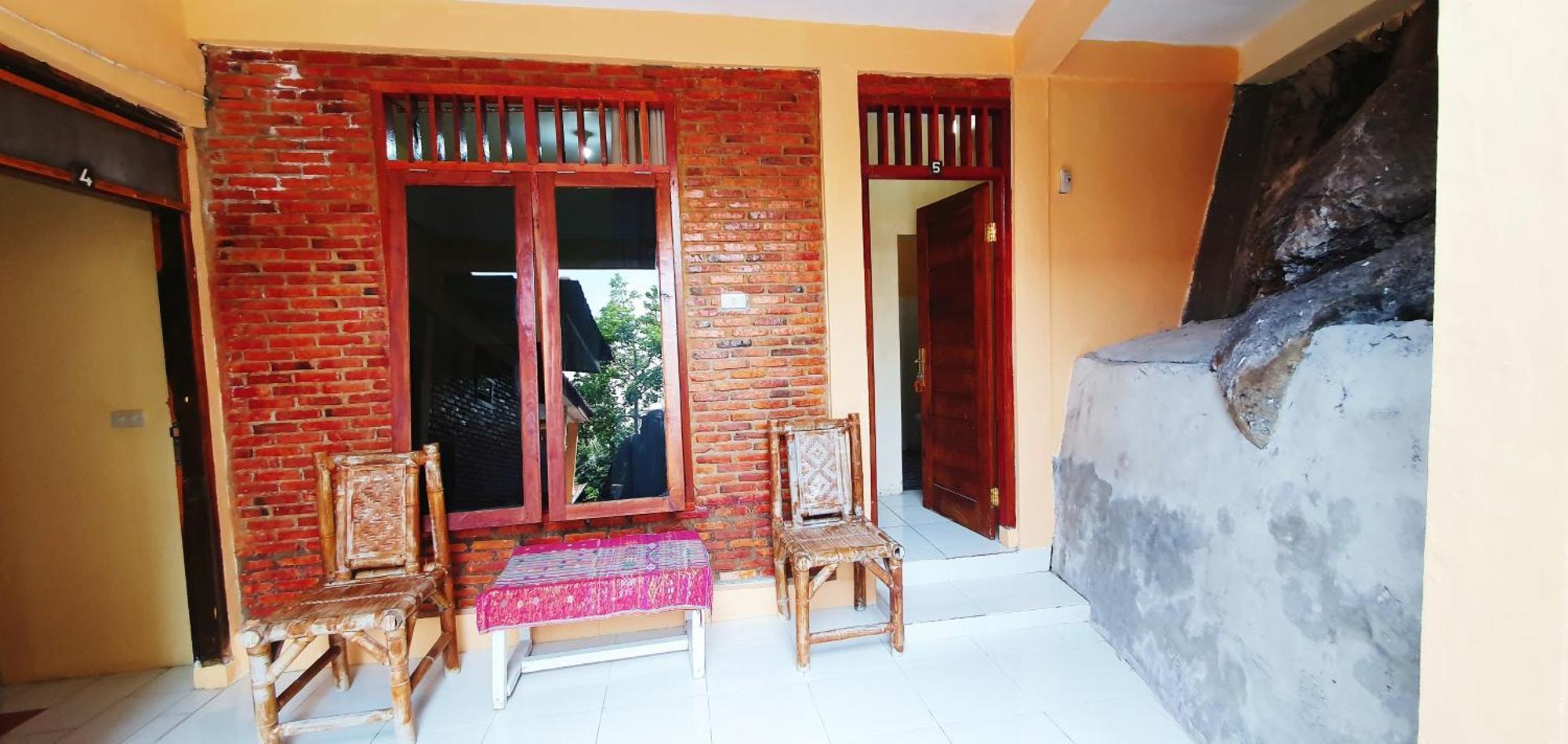 Aman'S Guesthouse Tuk Tuk Exterior photo