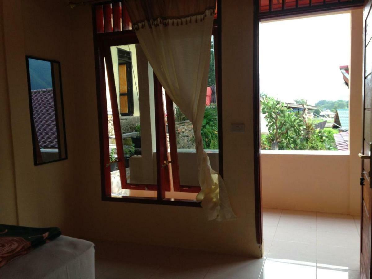 Aman'S Guesthouse Tuk Tuk Exterior photo